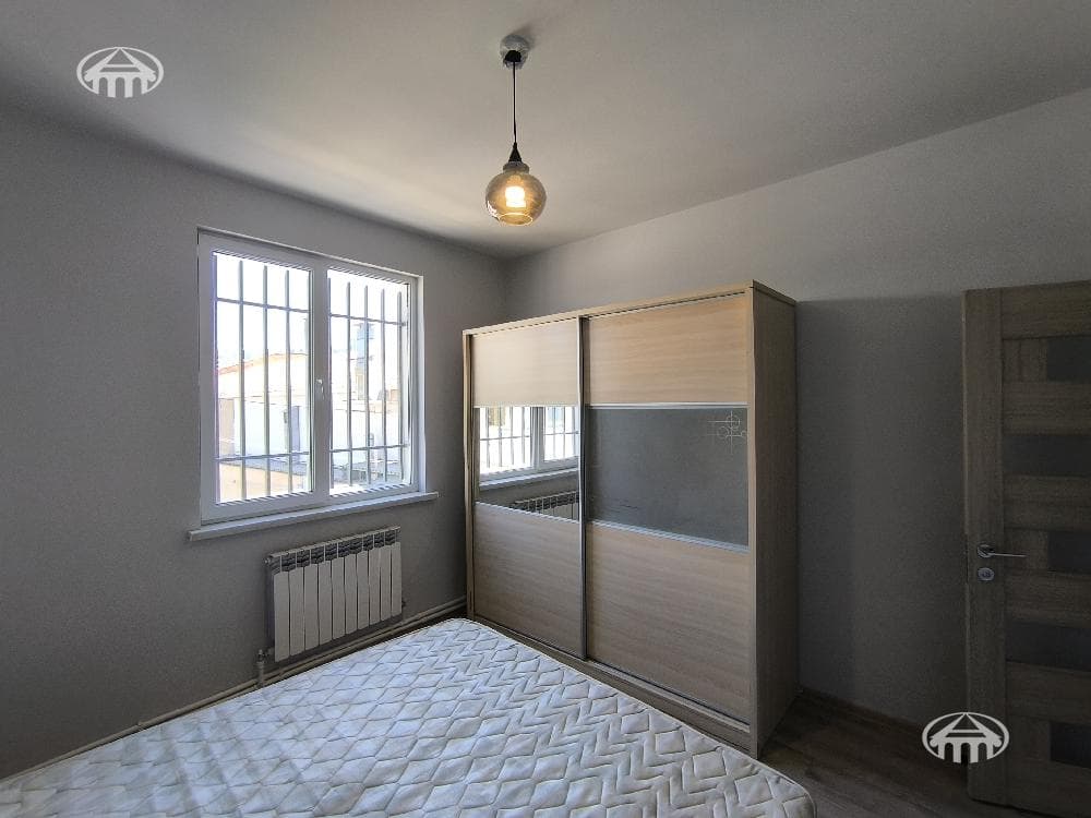 House · 4 rooms · 115 m² · Kentron