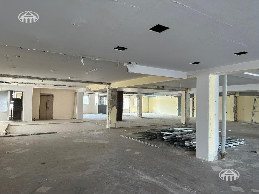 Коммерческая недвижимость · 2 490 м² · Аджапняк