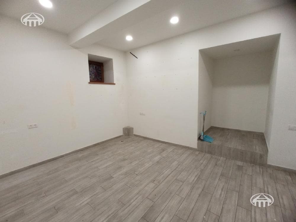 Office · 81 m² · Kentron