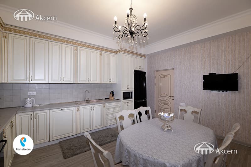 Дом · 5 комн. · 290 м² · Аван