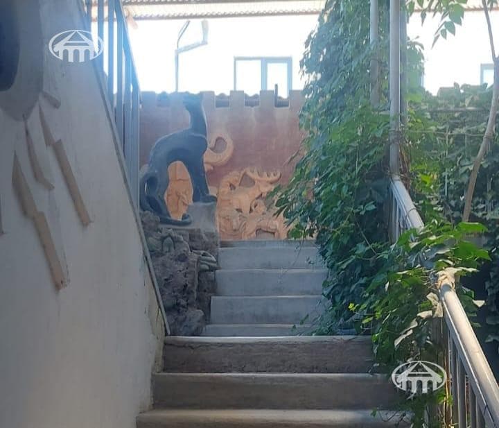 House · 4 rooms · 367 m² · Erebuni