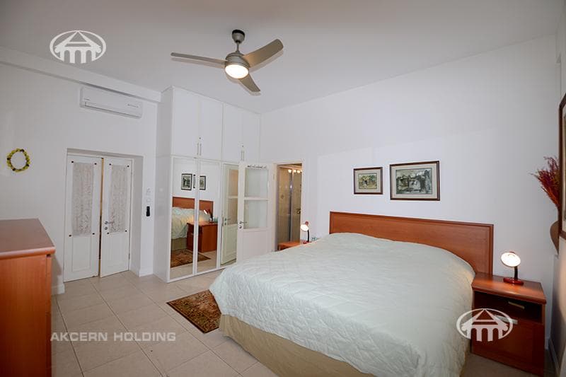 Apartment · 5 rooms · 270 m² · Kentron
