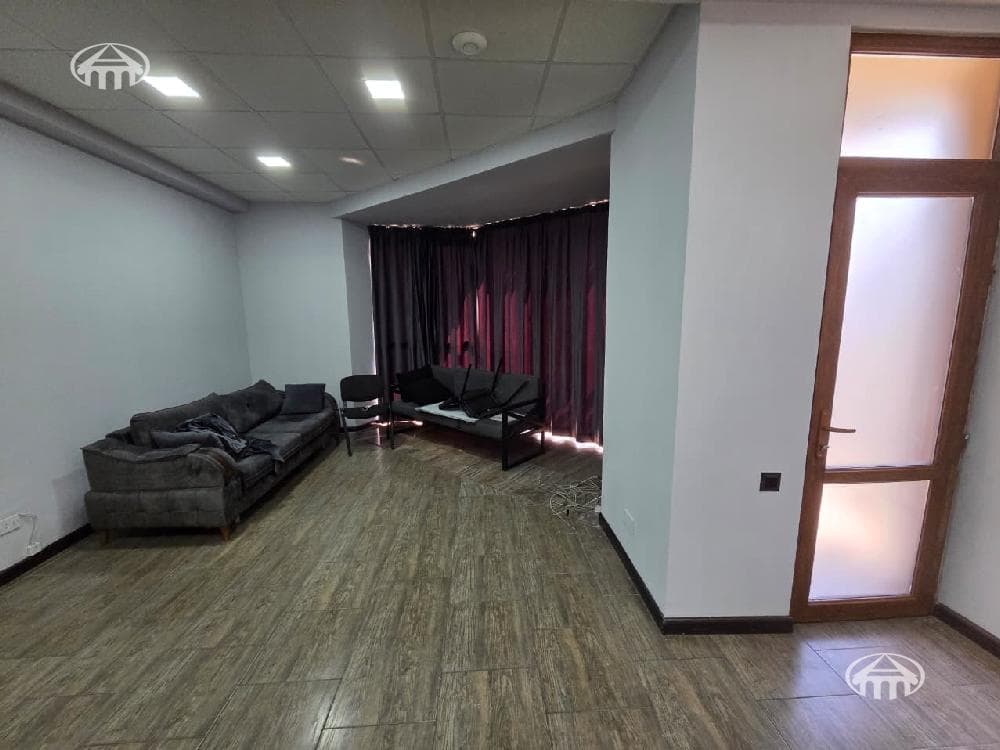 Գրասենյակ · 102 մ² · Կենտրոն
