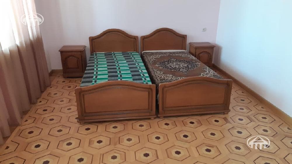 Дом · 5 комн. · 301 м² · Кентрон