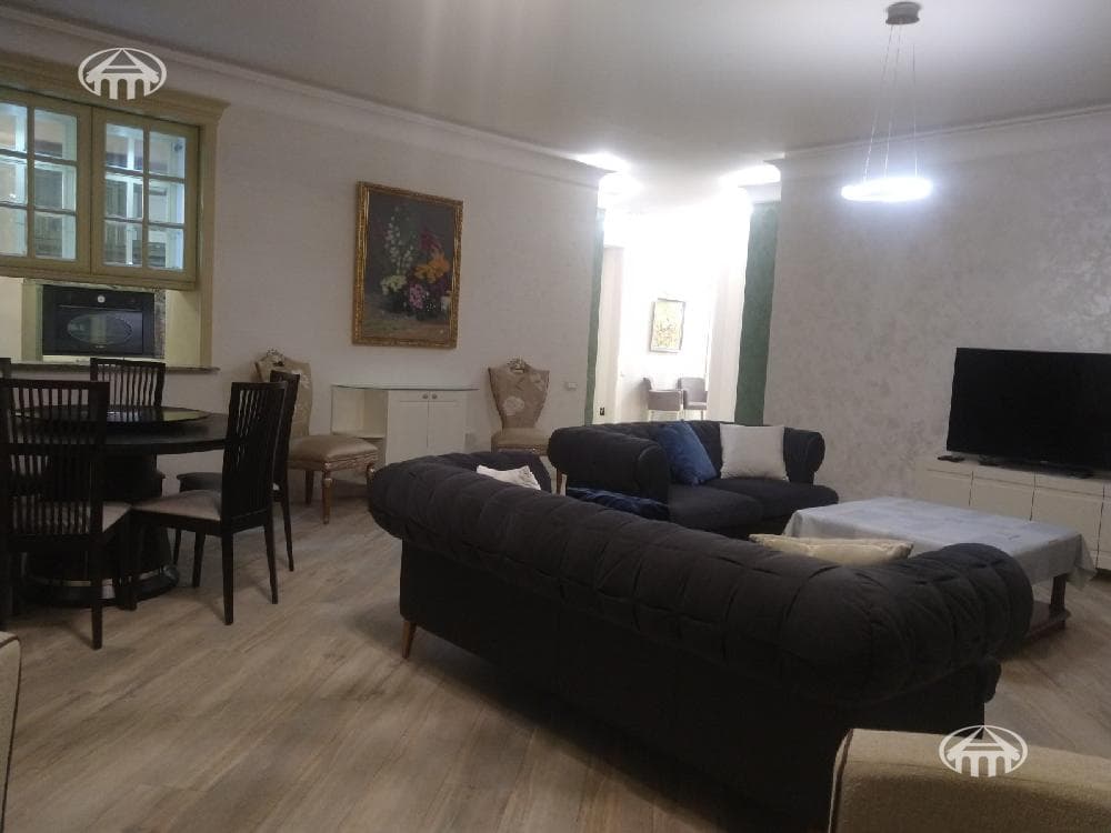 Квартира · 4 комн. · 200 м² · Кентрон