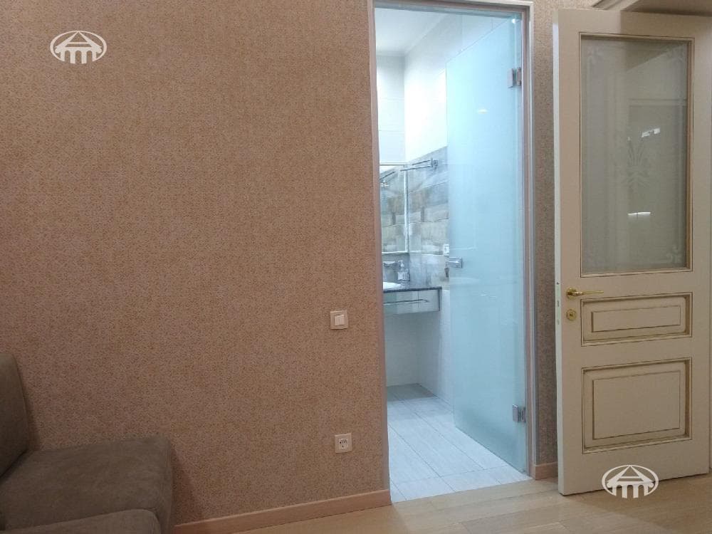 Квартира · 4 комн. · 200 м² · Кентрон