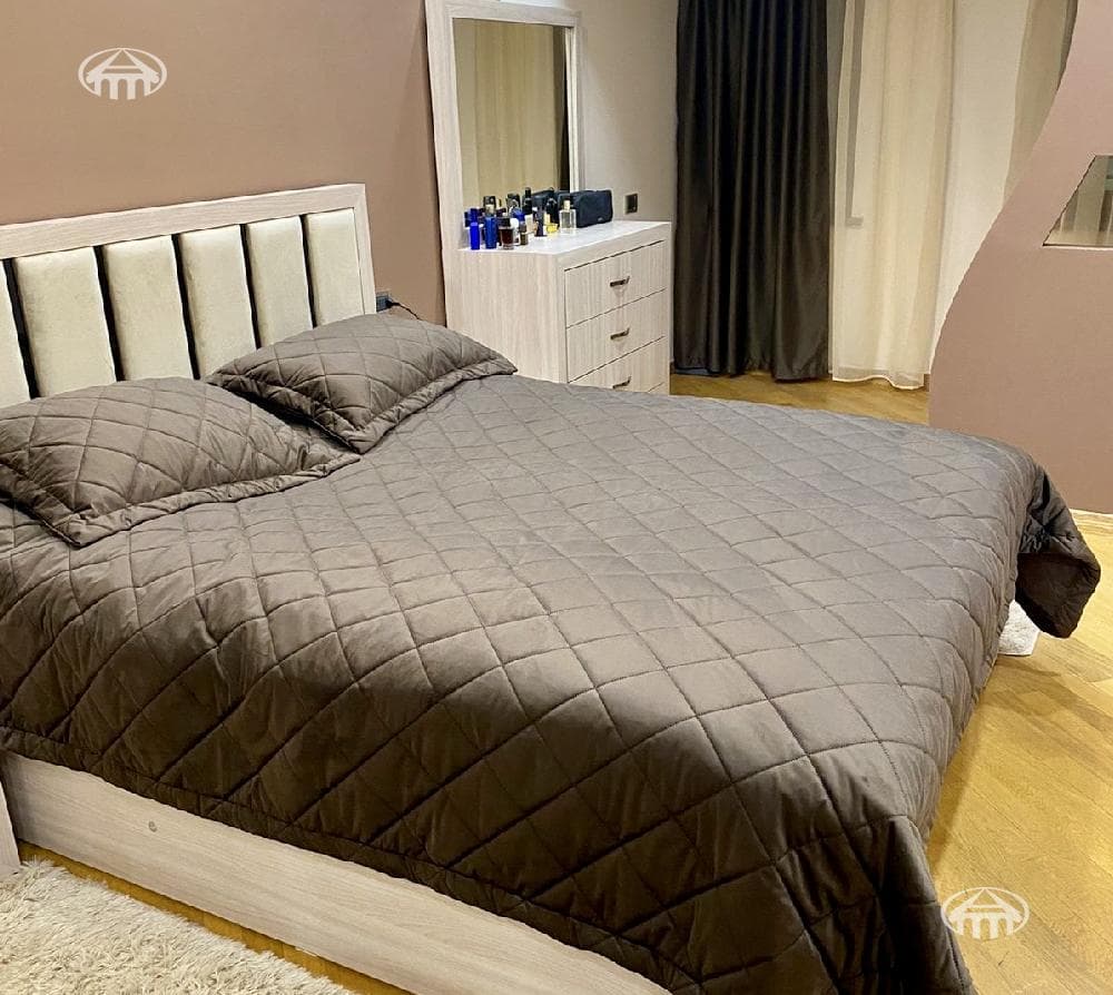 Квартира · 3 комн. · 90 м² · Арабкир