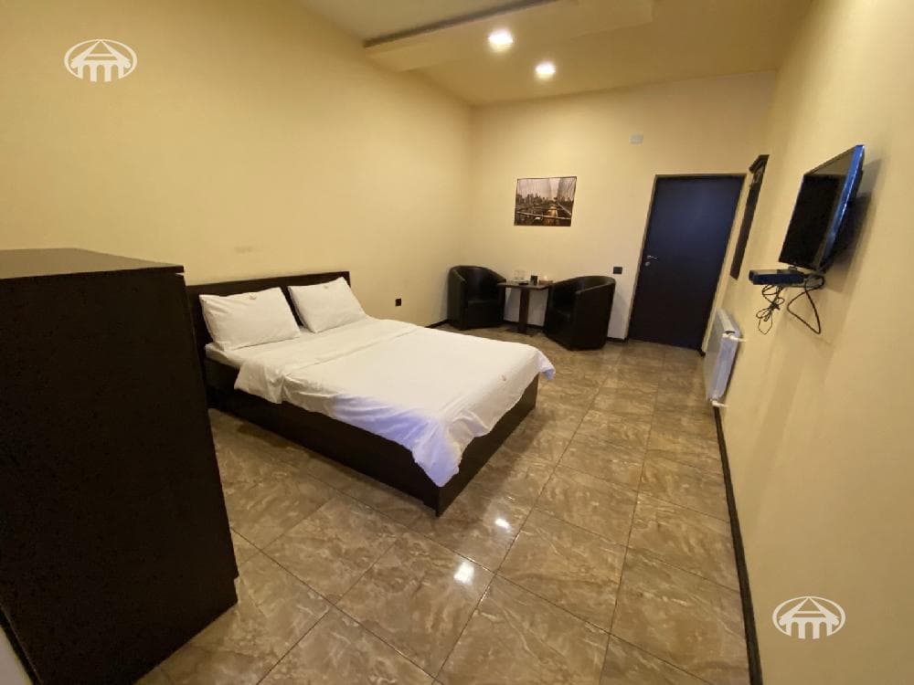 Hotel · 8 rooms · 585 m² · Arabkir