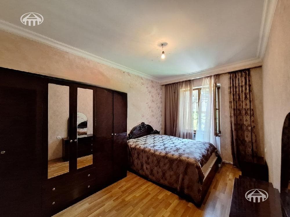 Квартира · 4 комн. · 91 м² · Давташен