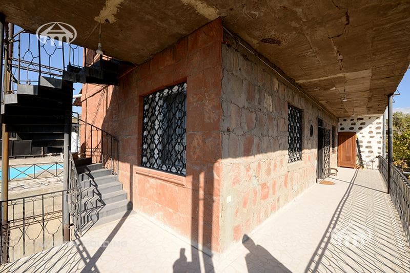 Особняк · 6 комн. · 319 м² · Шенгавит
