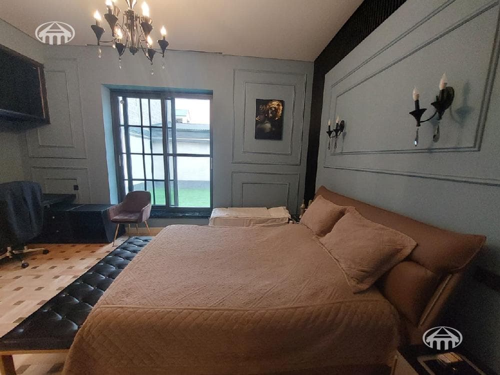 Особняк · 5 комн. · 370 м² · Аджапняк
