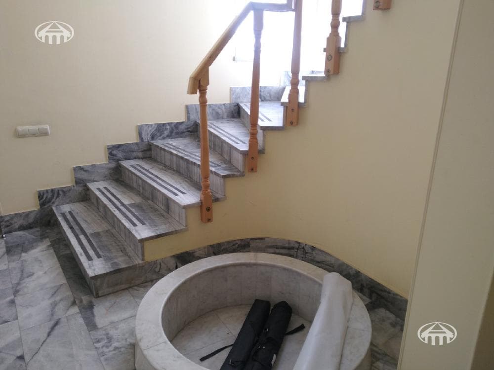 Գրասենյակ · 218 մ² · Կենտրոն