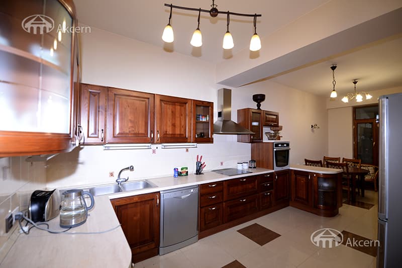 Квартира · 4 комн. · 186 м² · Кентрон