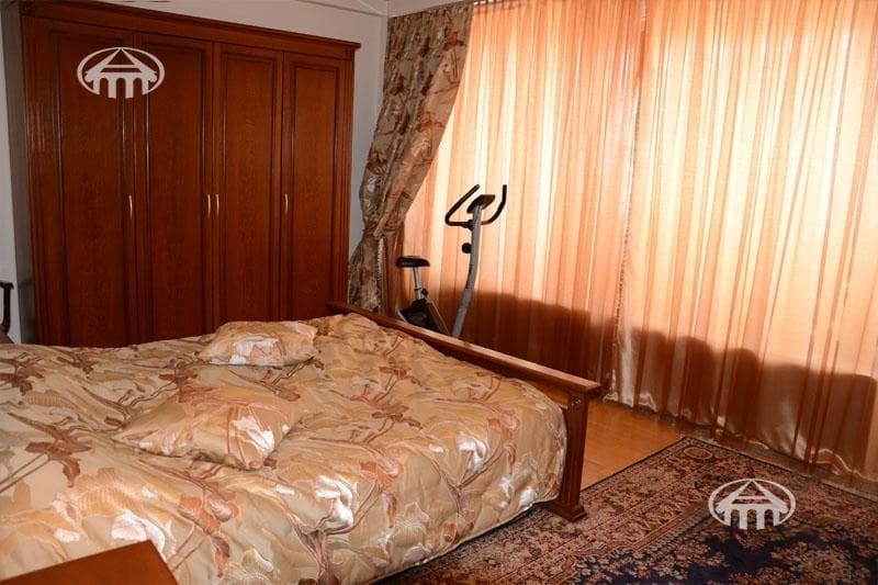 Apartment · 4 rooms · 239 m² · Arabkir