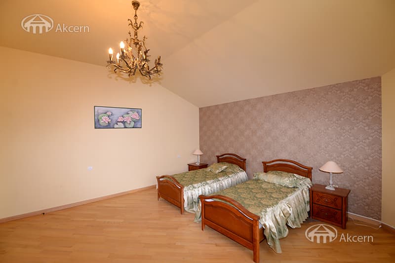 Առանձնատուն · 6 սեն. · 532 մ² · Զովունի