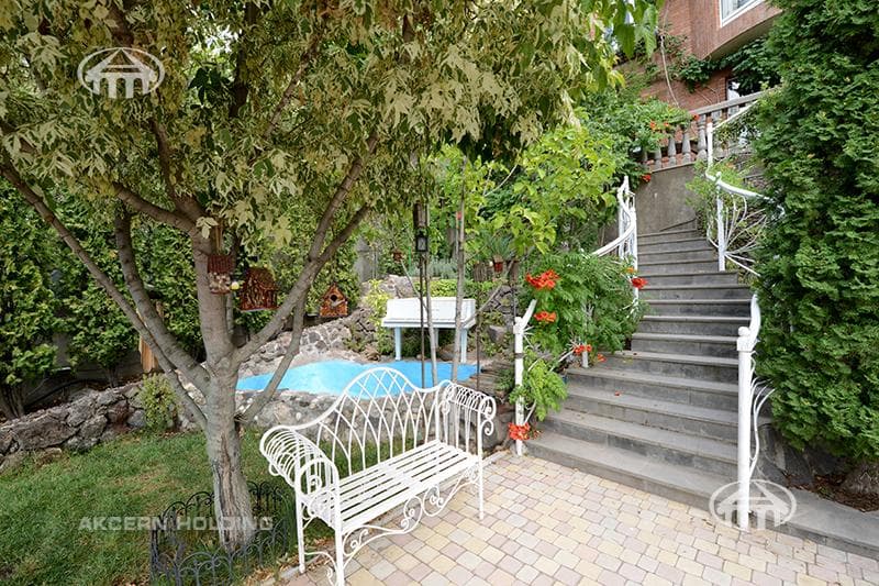 Mansion · 8 rooms · 390 m² · Arabkir