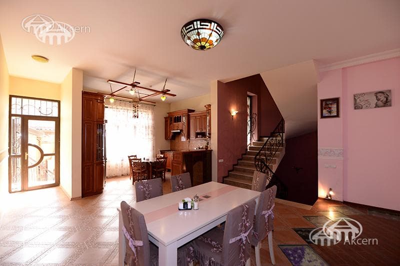 Hotel · 5 rooms · 540 m² · Kentron