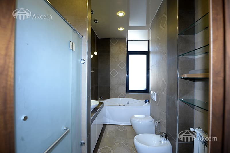 House · 5 rooms · 500 m² · Ajapnyak