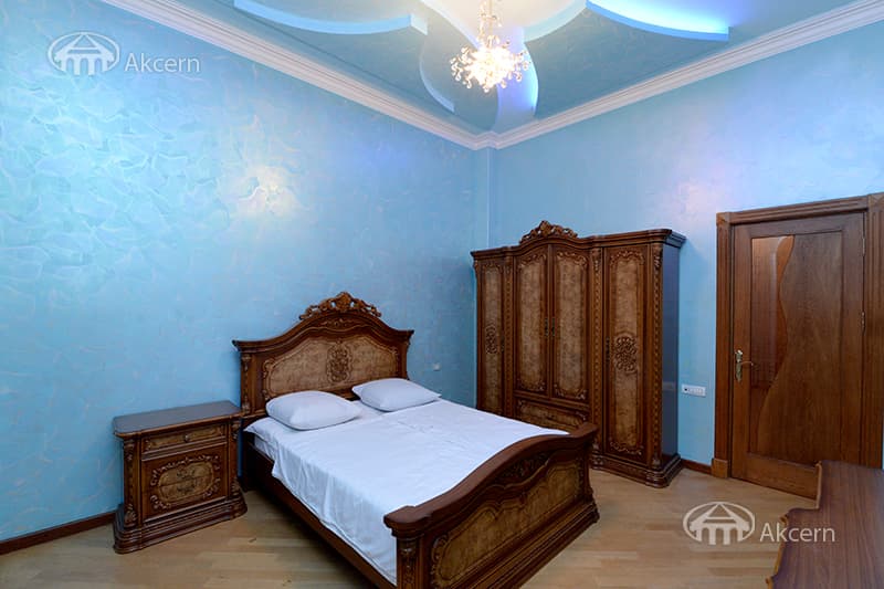 Առանձնատուն · 7 սեն. · 680 մ² · Կենտրոն
