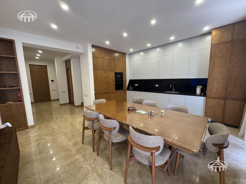 Townhouse · 4 rooms · 292 m² · Arabkir
