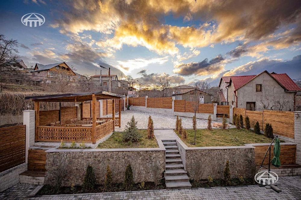 Hotel · 9 rooms · 234 m² · Dilijan