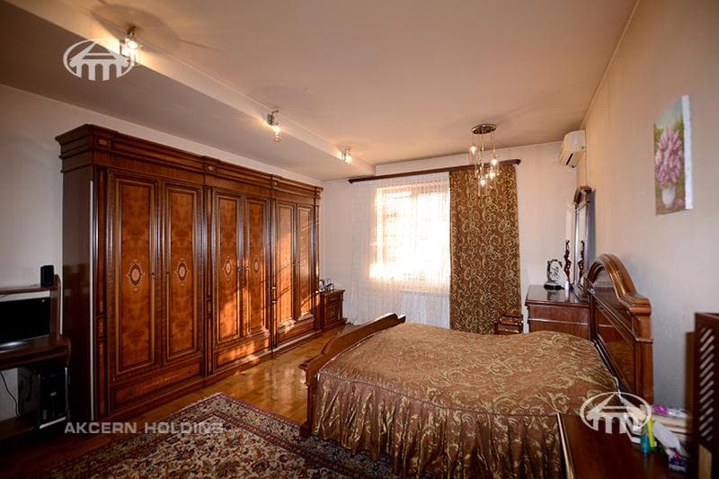 Квартира · 4 комн. · 177 м² · Кентрон
