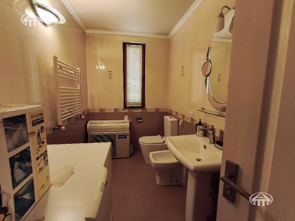 House · 6 rooms · 413 m² · Shengavit