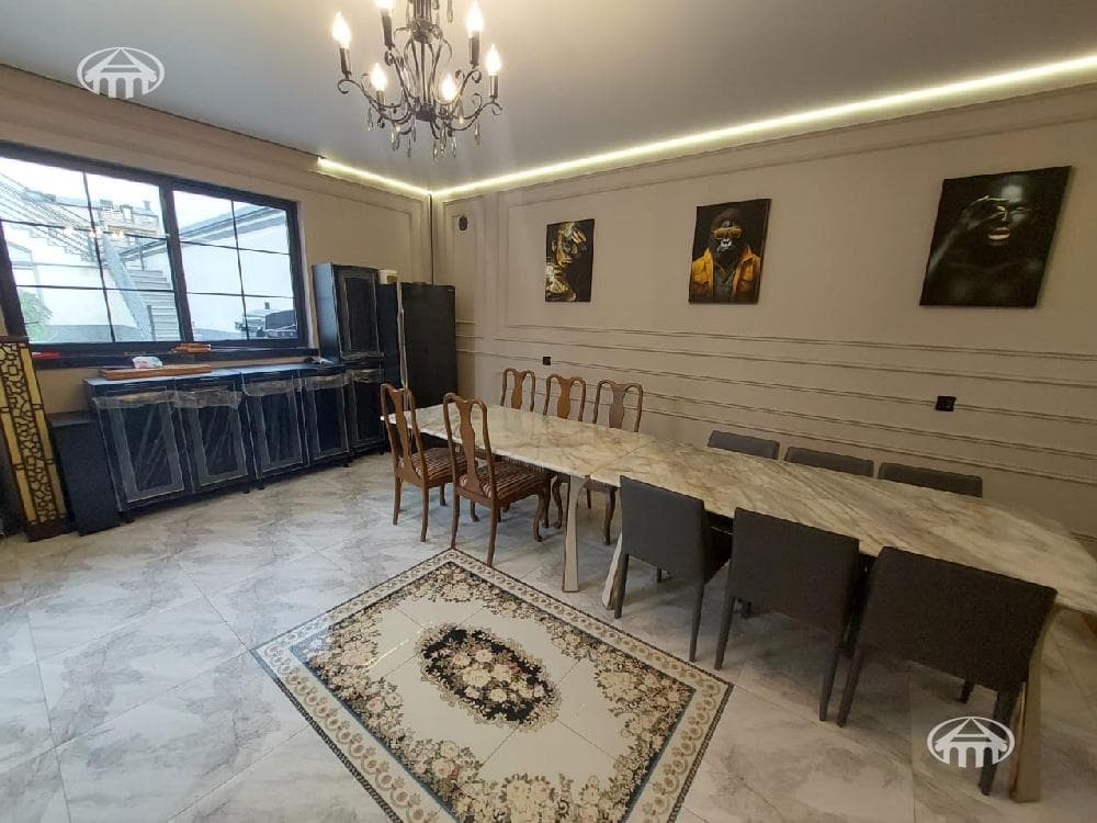 Особняк · 5 комн. · 370 м² · Аджапняк
