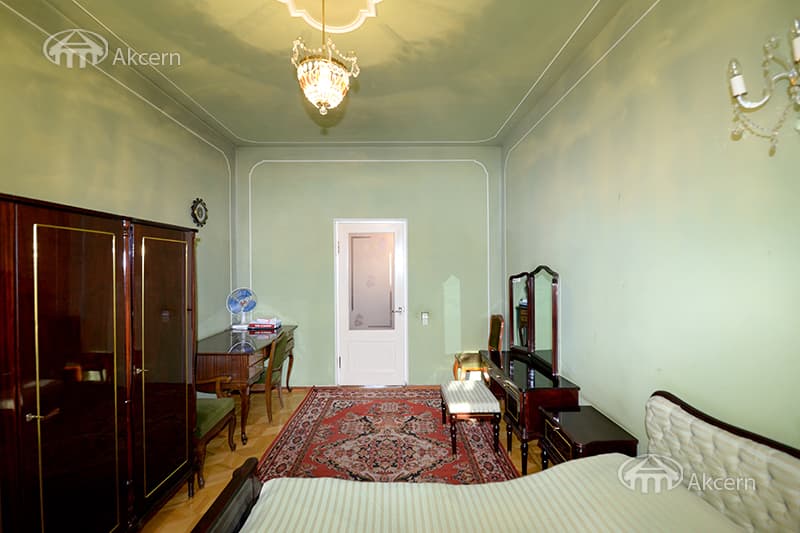 Дом · 7 комн. · 557 м² · Кентрон