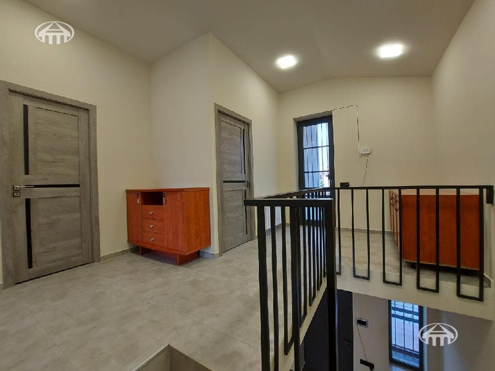Mansion · 4 rooms · 124 m² · Zovuni