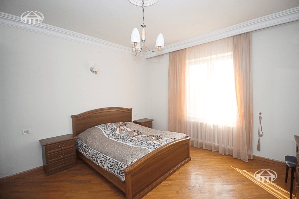 Дом · 8 комн. · 675 м² · Арабкир