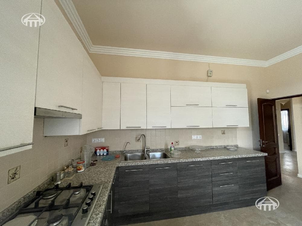 Առանձնատուն · 8 սեն. · 378 մ² · Աջափնյակ