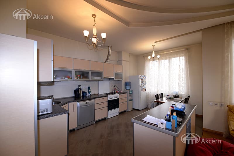 Apartment · 4 rooms · 164 m² · Kentron
