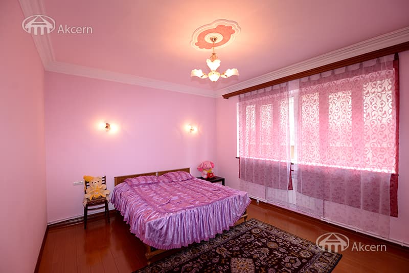 Квартира · 5 комн. · 251 м² · Арабкир