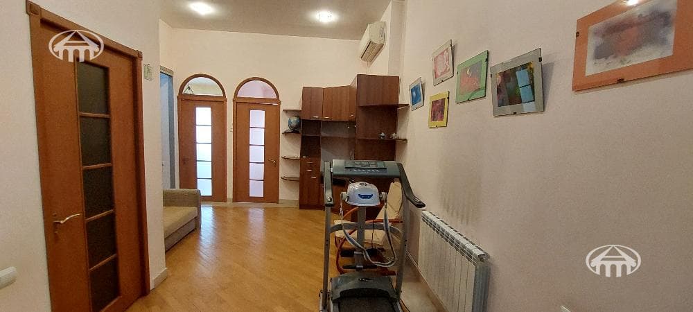 Բնակարան · 4 սեն. · 184 մ² · Կենտրոն