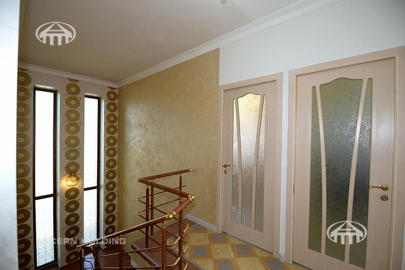 Mansion · 5 rooms · 330 m² · v. Arinj