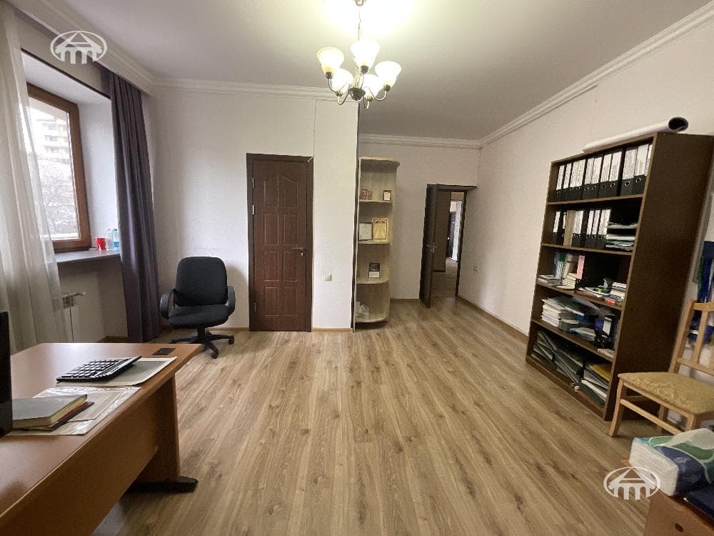 Առանձնատուն · 9 սեն. · 808 մ² · Արաբկիր
