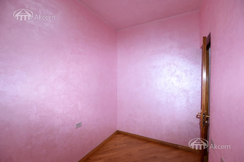 Apartment · 4 rooms · 240 m² · Kentron