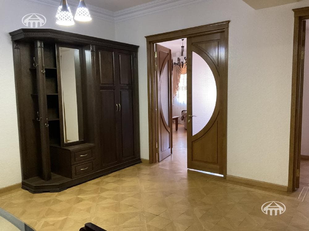 Apartment · 3 rooms · 139 m² · Kentron