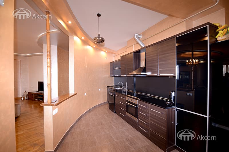 Квартира · 3 комн. · 179 м² · Арабкир