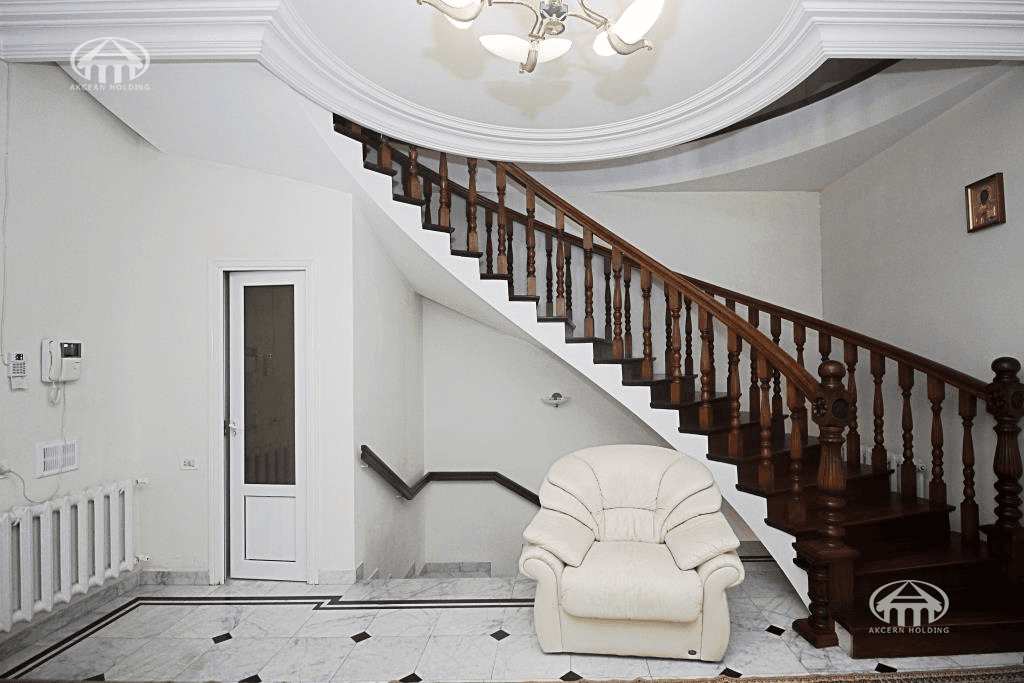 Дом · 8 комн. · 675 м² · Арабкир