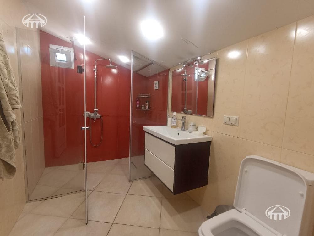 Дом · 4 комн. · 195 м² · Арабкир