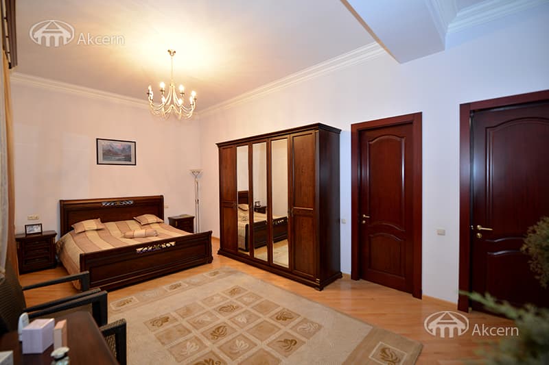 Особняк · 6 комн. · 437 м² · Аван
