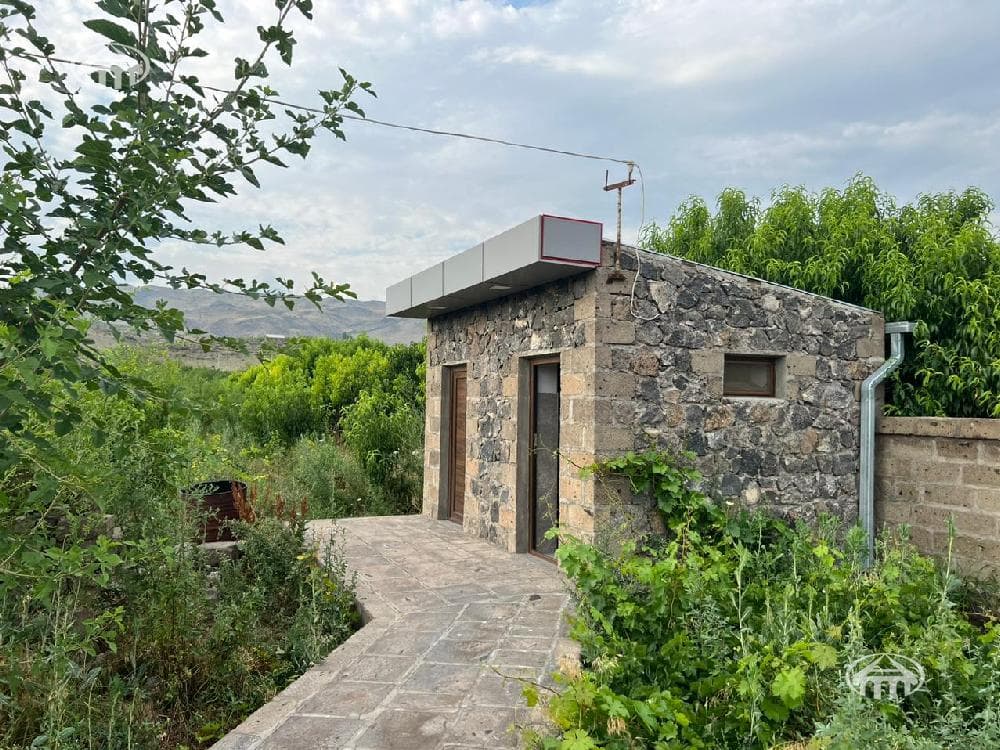 Land · 3,996 m² · v. Udjan