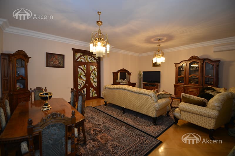 Дом · 7 комн. · 400 м² · Арабкир