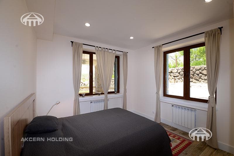 Mansion · 4 rooms · 244 m² · Saghmosavan