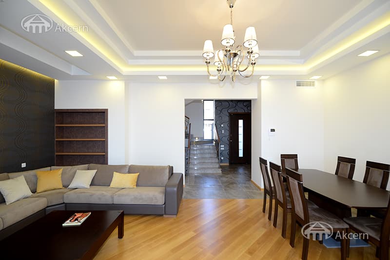 House · 5 rooms · 500 m² · Ajapnyak