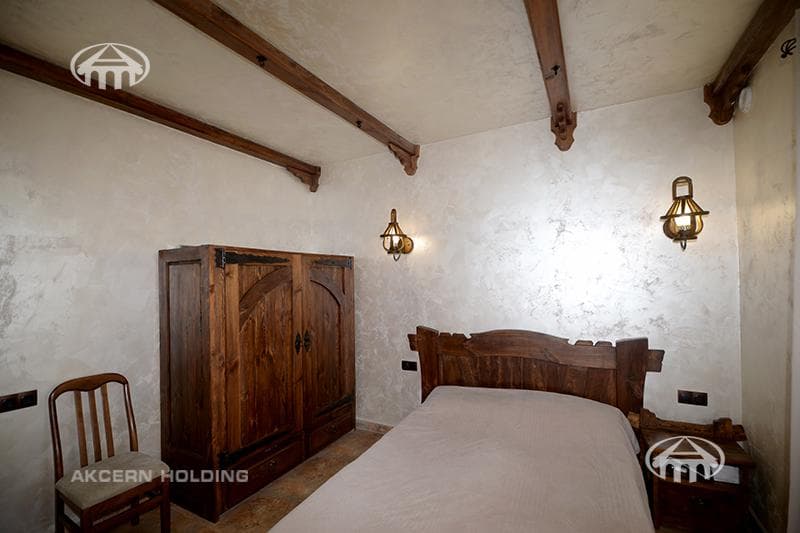 Mansion · 5 rooms · 210 m² · Garni