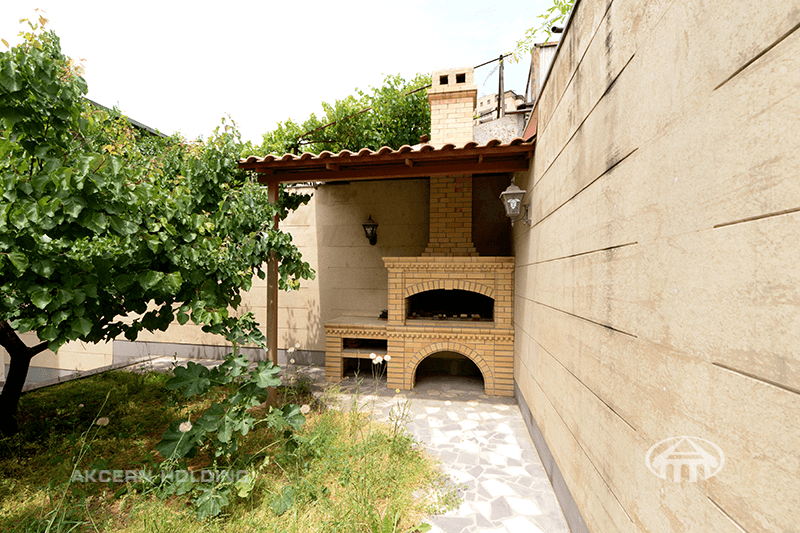 Mansion · 7 rooms · 243 m² · Kentron