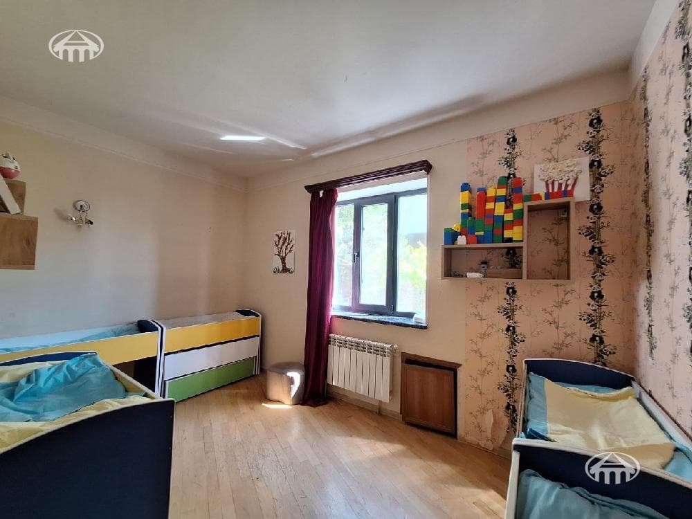 Commercial property · 440 m² · Jrvej